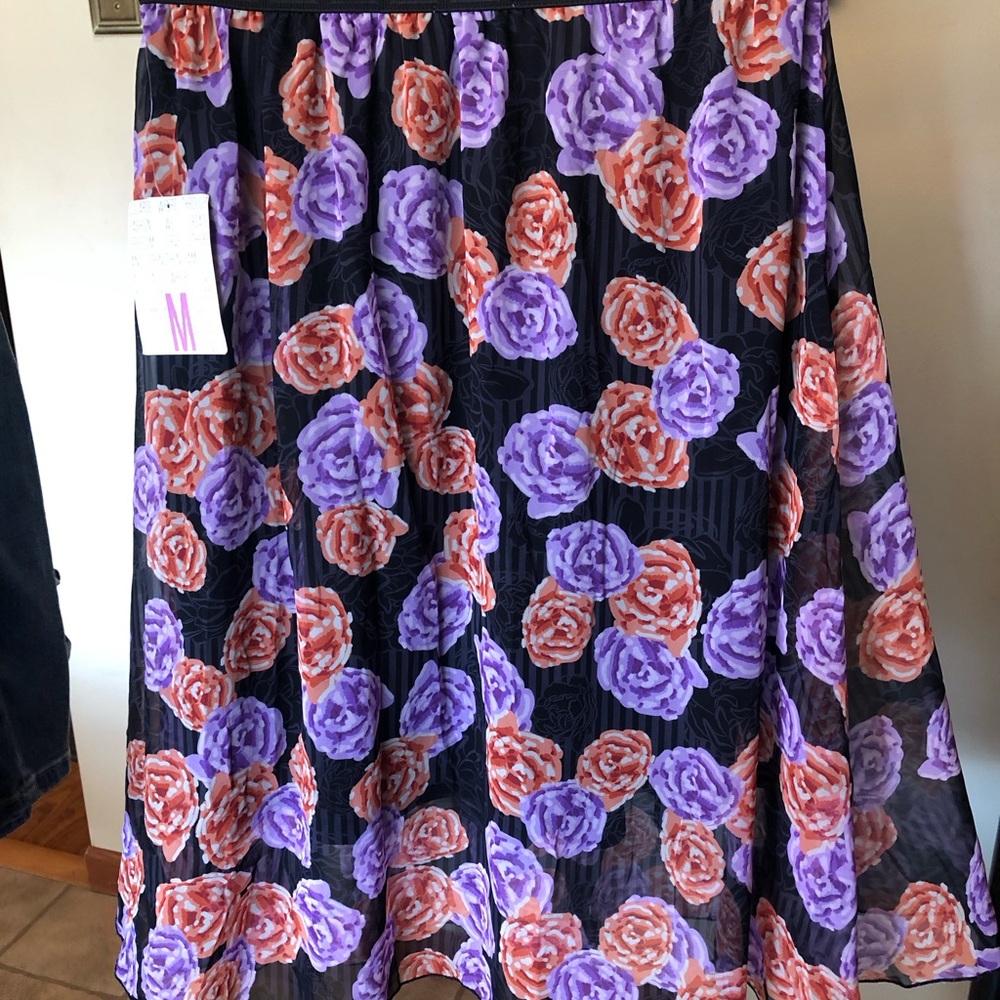 LulaRoe Lola skirt.  New w tags. Size M